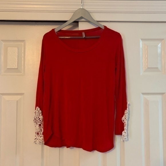 Red Crochet Lace Designed Sleeve Tunic Size Small - Picture 4 of 7